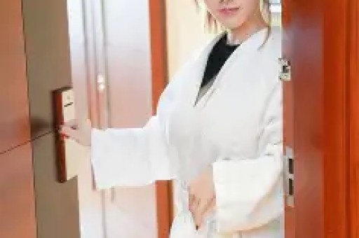 早！4-23丨老年陪伴师月入5000；连锁药店骗保“潜规则”曝光；口头“不干了”公司无需补偿；服务业成为吸纳就业主渠道