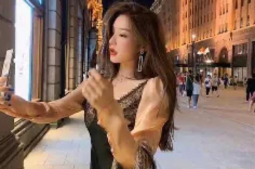 易易紫曝明星翻红后会耍大牌:红了之后就会耍大牌身边有很多 易易紫曝明星翻红后会耍大牌:红了之后就会耍大牌身边有很多